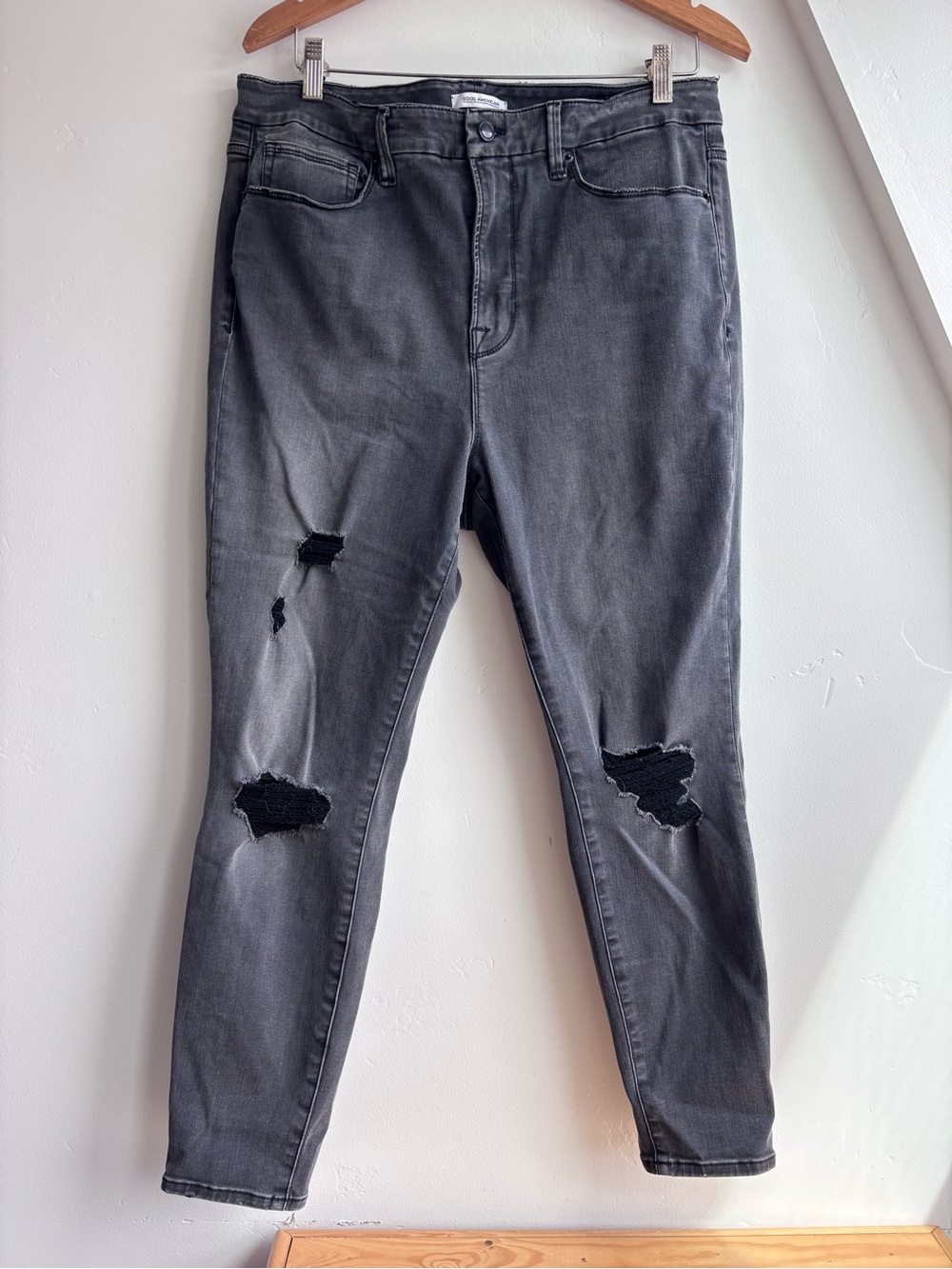 Good American Women’s Jeans Good Legs Crop Black Wash Denim Distressed Sz 16